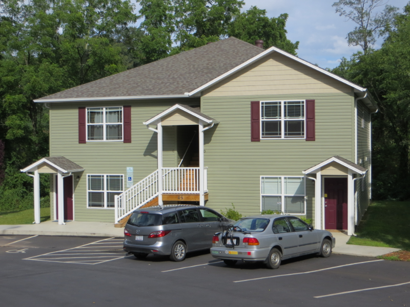 35 Hillside St in Weaverville, NC - Building Photo