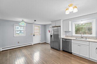 323 Flagg St in Bridgewater, MA - Building Photo - Building Photo