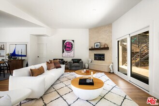 3375 Coldwater Canyon Ave in Los Angeles, CA - Building Photo - Building Photo