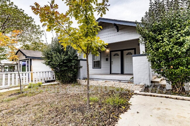 1317 W French Pl in San Antonio, TX - Building Photo - Building Photo
