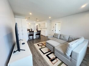 74 Peel St in Barrie, ON - Building Photo - Building Photo