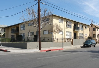 4729-4735 Lexington Ave in Los Angeles, CA - Building Photo - Building Photo