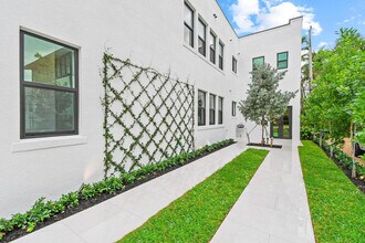 226 Oleander Ave in Palm Beach, FL - Building Photo - Building Photo