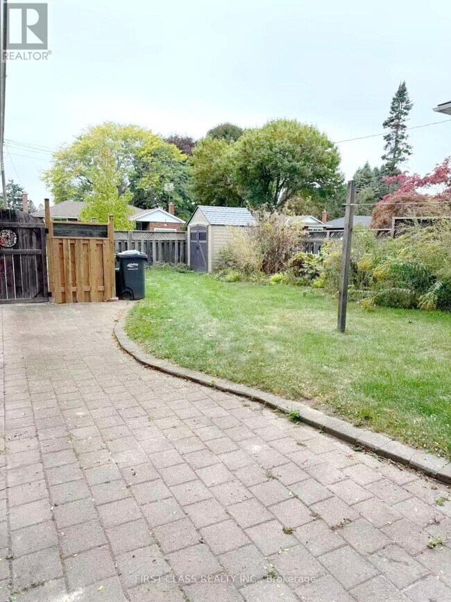 741 Proctor Rd in Burlington, ON - Building Photo - Building Photo