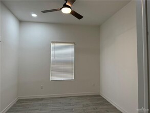 5613 Notre Dame Ave-Unit -3 in McAllen, TX - Building Photo - Building Photo