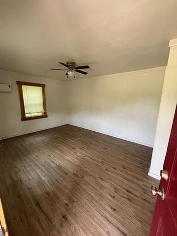 324 Dewey St in Deport, TX - Building Photo - Building Photo