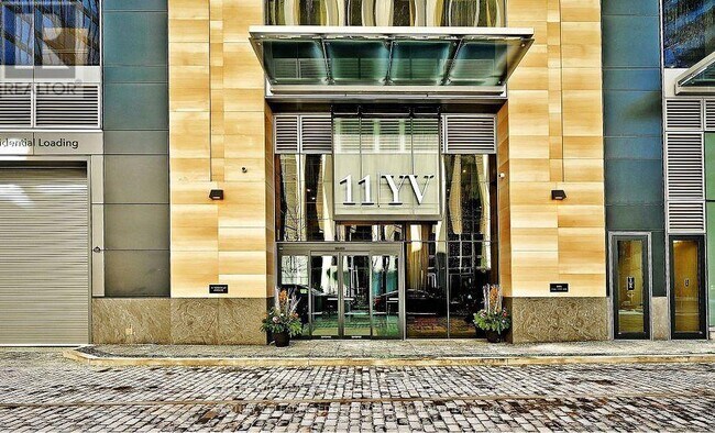 11-4611 Yorkville Ave in Toronto, ON - Building Photo - Building Photo
