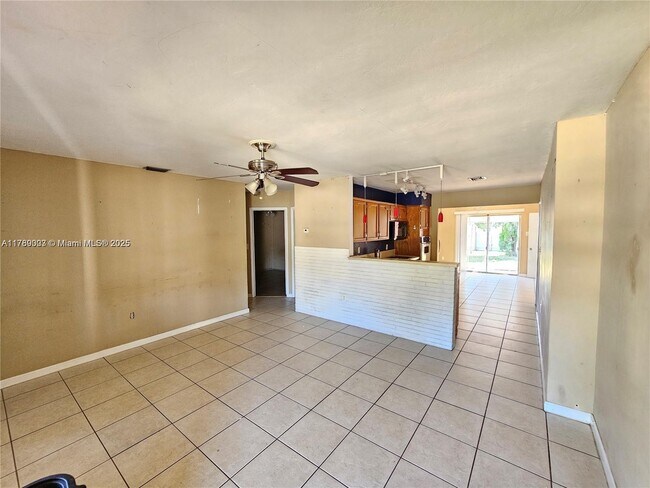 6850 Raleigh St in Hollywood, FL - Building Photo - Building Photo