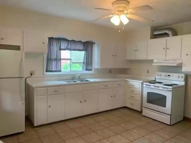 3817 W 10th St in Erie, PA - Building Photo - Building Photo