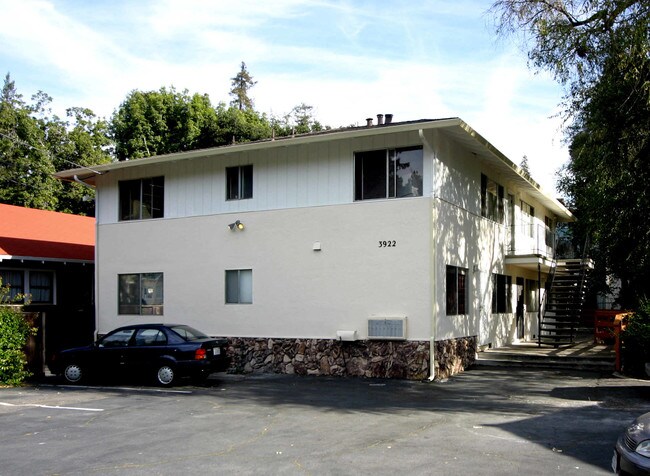 3922 Canon Ave in Oakland, CA - Foto de edificio - Building Photo