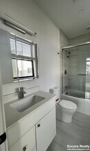 155 Everett St, Unit 302 in Boston, MA - Building Photo - Building Photo