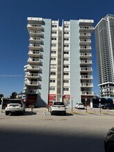 1801 S Ocean Dr in Hallandale Beach, FL - Building Photo - Building Photo