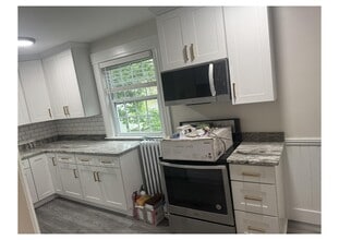 994 Somerville St, Unit 2 in Manchester, NH - Foto de edificio - Building Photo