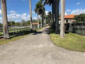 12500 SW 43rd St in Miami, FL - Building Photo - Building Photo