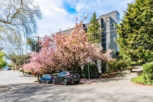 Lakeview Place in Seattle, WA - Building Photo