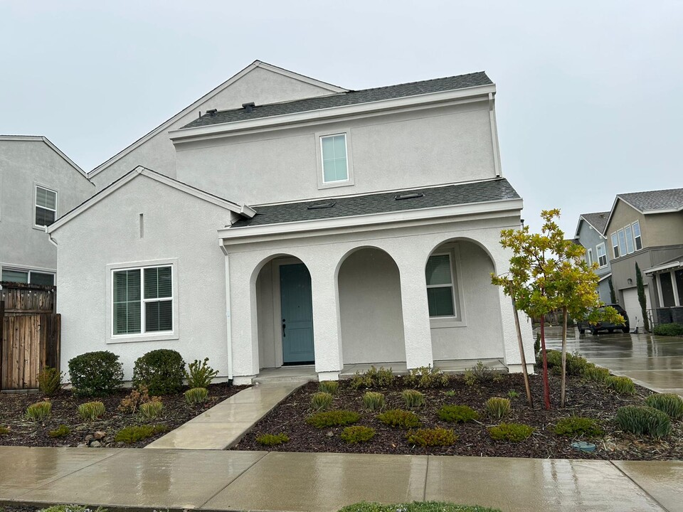 3264 Sunny Gate Ln in Folsom, CA - Building Photo