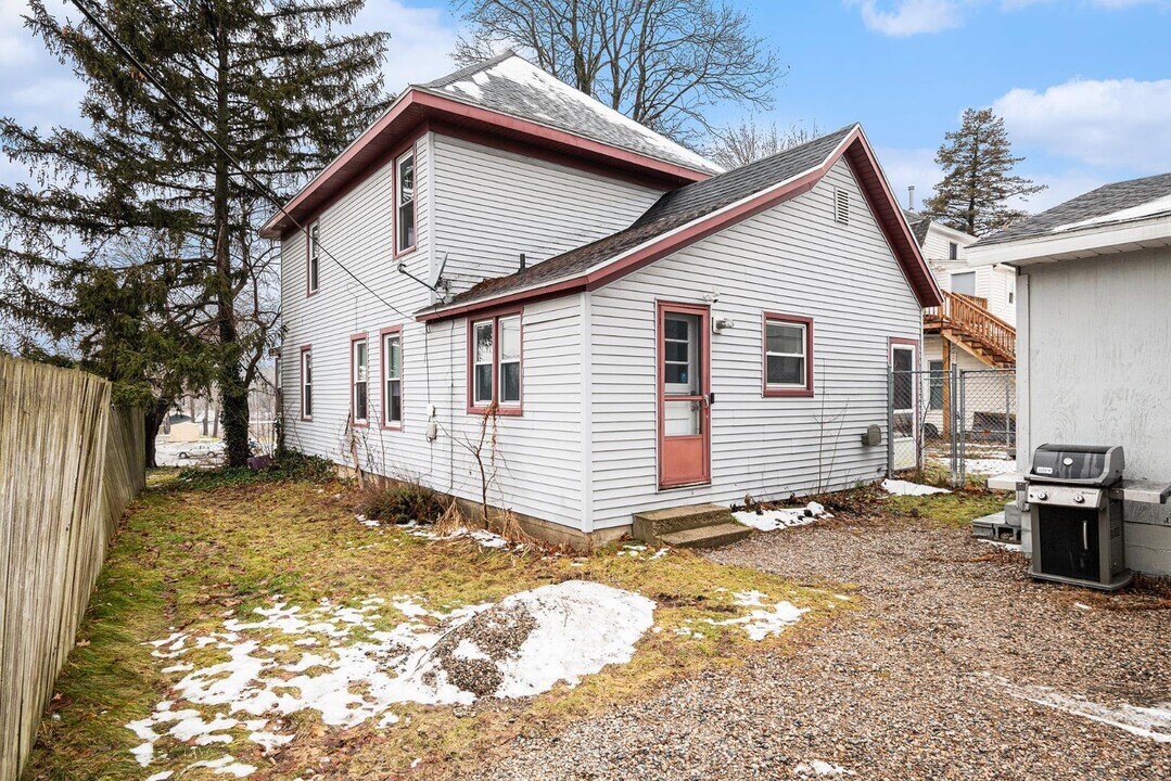 3274 Briggs Blvd NE in Grand Rapids, MI - Building Photo