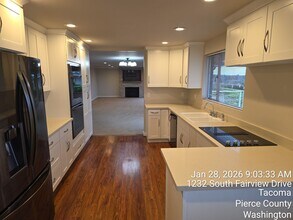 1232 S Fairview Dr in Tacoma, WA - Building Photo - Building Photo