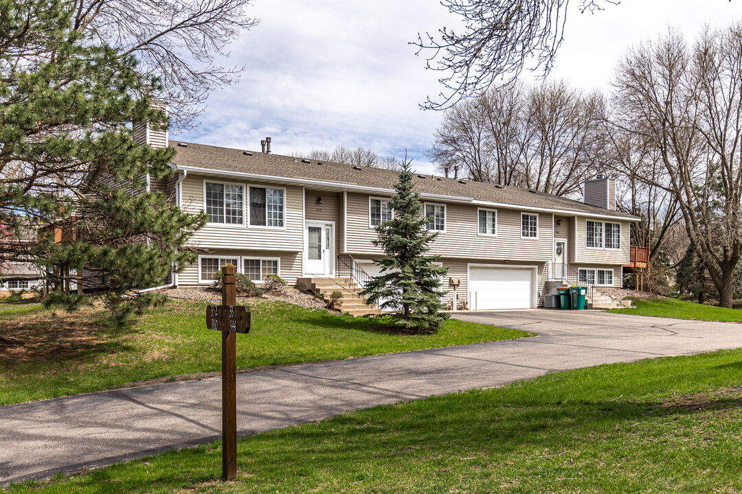 304 97th Ln NE in Blaine, MN - Building Photo