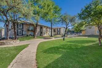 Pearl Park Apartments in San Antonio, TX - Building Photo - Building Photo