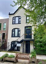 2233 W Shakespeare Ave, Unit 2R in Chicago, IL - Building Photo