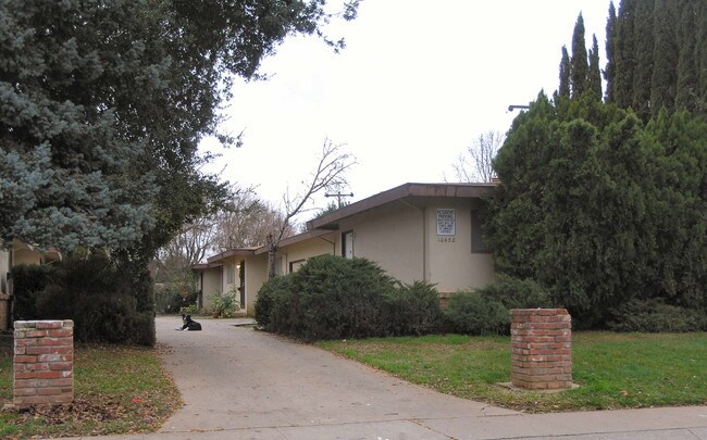 10460 Coloma Rd in Rancho Cordova, CA - Foto de edificio - Building Photo