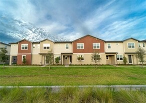 4887 Cross Pr Pkwy in St. Cloud, FL - Building Photo