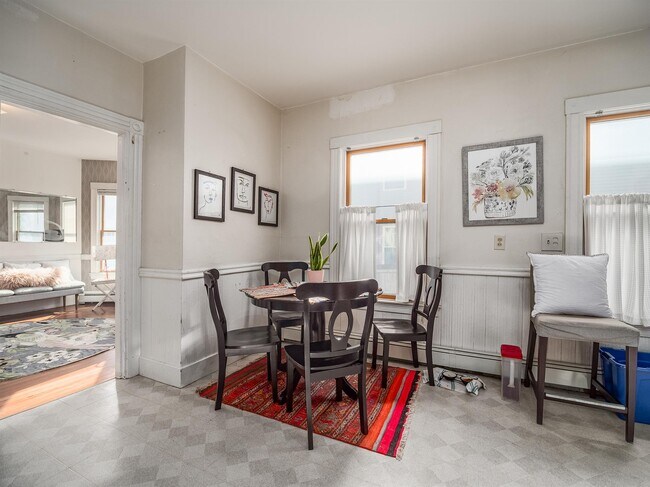 308 Beacon St, Unit 1 in Somerville, MA - Building Photo - Building Photo