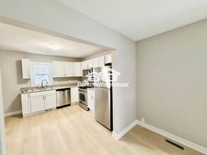 3623 SW 9th St in Des Moines, IA - Building Photo - Building Photo