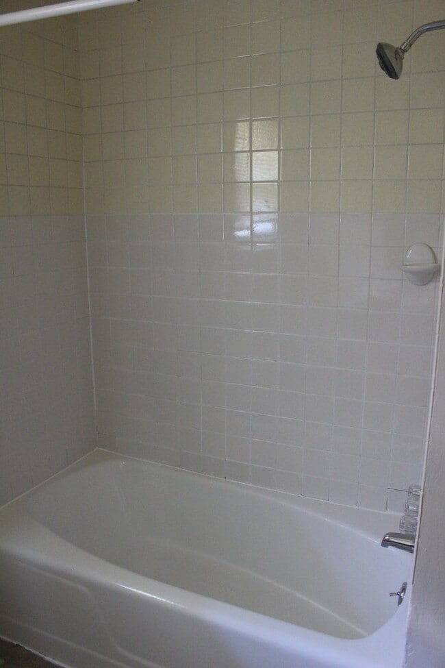 320 Victoria St in Glassboro, NJ - Foto de edificio - Building Photo