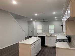 8210 Parker Rd in Houston, TX - Building Photo