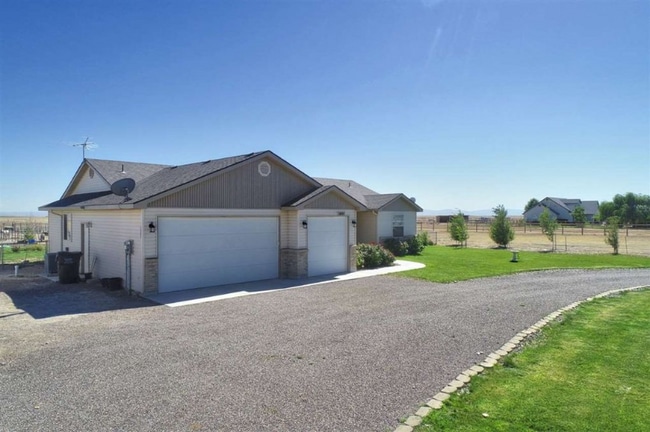 5835 SW Ashley Ct in Mountain Home, ID - Building Photo - Building Photo
