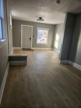 922 Pape Ave in Fort Wayne, IN - Foto de edificio - Building Photo