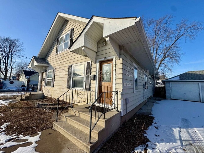 property at 222 W Campbell St