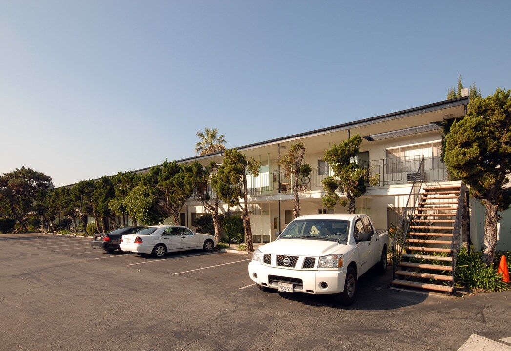 Studio Club Apartments in Pico Rivera, CA - Building Photo