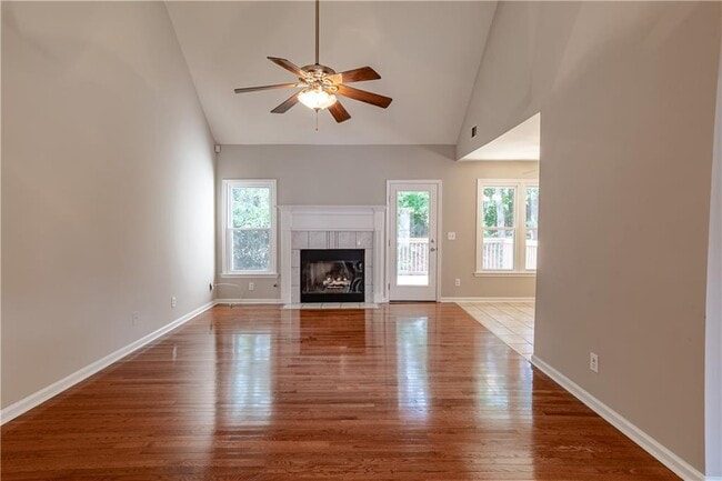 705 Oxford Crest Ct NW in Lawrenceville, GA - Foto de edificio - Building Photo