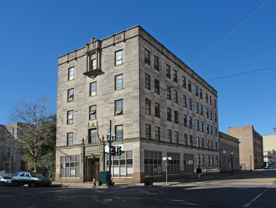 Moss-Bauer in New Orleans, LA - Foto de edificio