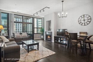 700 S Clark St, Unit 13D in Chicago, IL - Building Photo