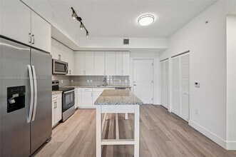 6190 Rock Island Rd in Tamarac, FL - Building Photo - Building Photo