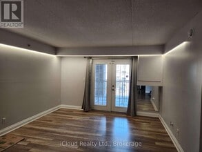 1450 Bishops Gate in Oakville, ON - Building Photo - Building Photo