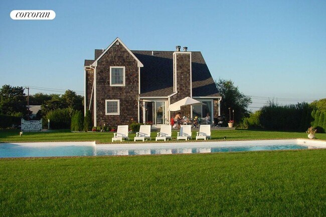 property at 826 N Sea Mecox Rd