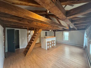 10 Portland St in South Berwick, ME - Building Photo - Building Photo