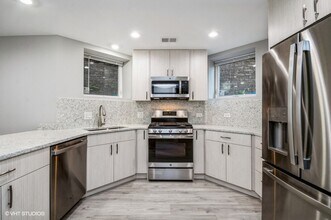 5915 N Artesian Ave in Chicago, IL - Building Photo - Building Photo