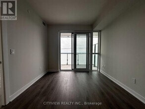 430-4430 Square One Dr in Mississauga, ON - Building Photo - Building Photo