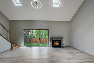 30 Peach tree Ln in Westmont, IL - Building Photo - Building Photo