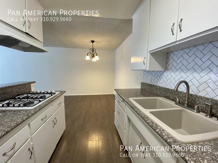 11275 Westminster Ave in Los Angeles, CA - Building Photo