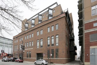 The Daily News Building in Chicago, IL - Building Photo - Building Photo