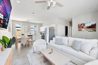 6612 W Paradise Ln in Glendale, AZ - Foto de edificio - Building Photo