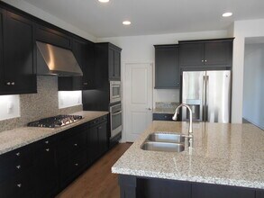 13407 Red Oak Way in San Diego, CA - Building Photo - Building Photo