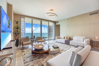 18975 Collins Ave in Sunny Isles Beach, FL - Building Photo - Building Photo